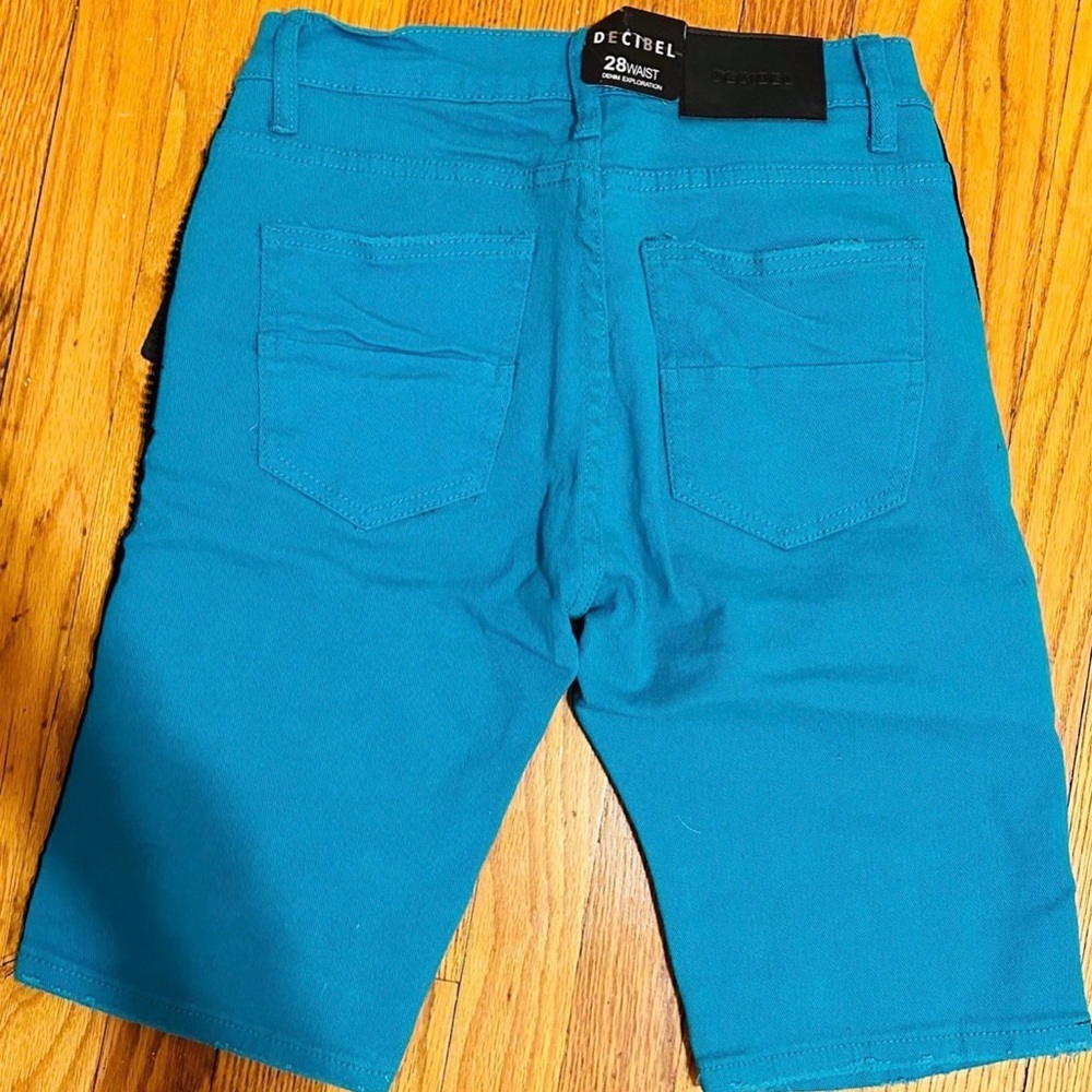 NWT Men's Distressed Jean Shorts with Black Stripes - Picture 3 of 4